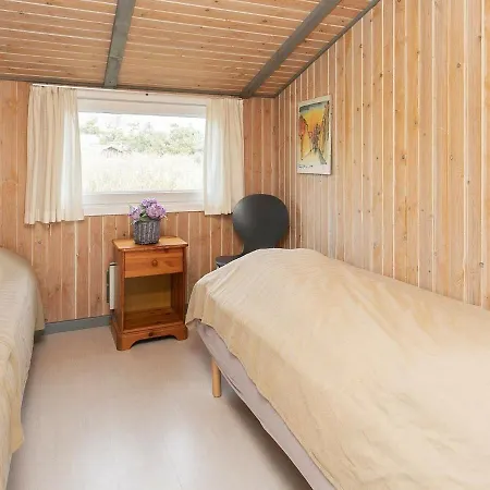 Dom wakacyjny Four-bedroom Holiday In 10