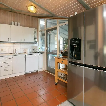 Dom wakacyjny Four-bedroom Holiday In 10