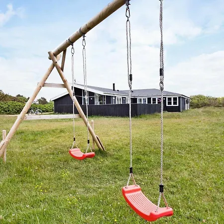 Four-bedroom Holiday In 10 Holiday home