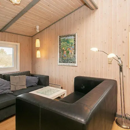 Four-bedroom Holiday In 10 Holiday home