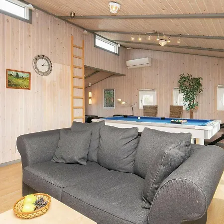 Dom wakacyjny Four-bedroom Holiday In 10