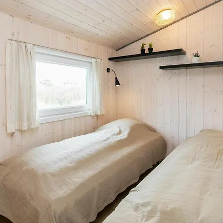 Four-bedroom Holiday In 10 Holiday home