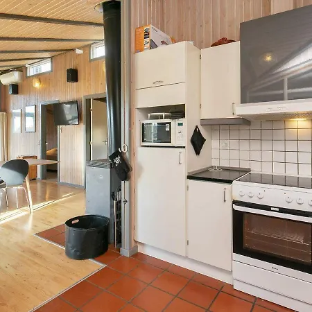 Four-bedroom Holiday In 10
