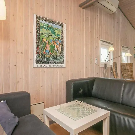 Four-bedroom Holiday In 10