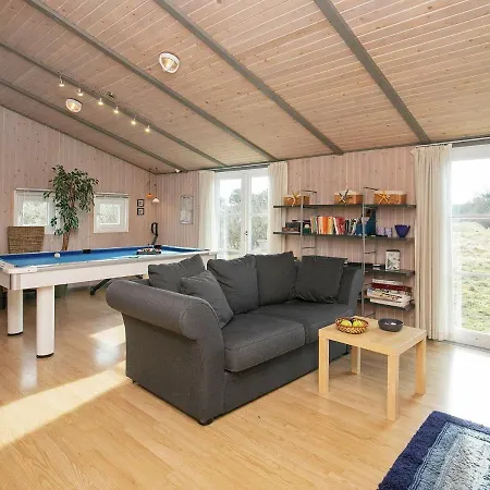 Four-bedroom Holiday In 10 Holiday home