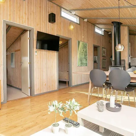 Dom wakacyjny Four-bedroom Holiday In 10 *